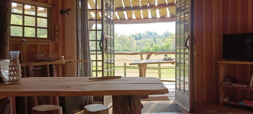 Cabane sur Pilotis au Bord de L'eau