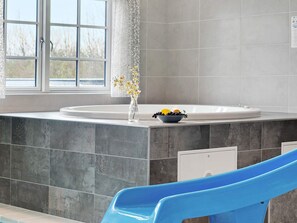 House | Bilik Mandi
