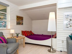 3 bedrooms, individually furnished
