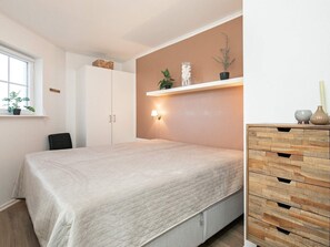 3 bedrooms, individually furnished - 6 Person Holiday Home in Bogense (Bogense)