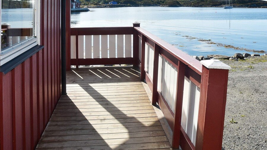 6 Person Holiday Home in Bud-by Traum