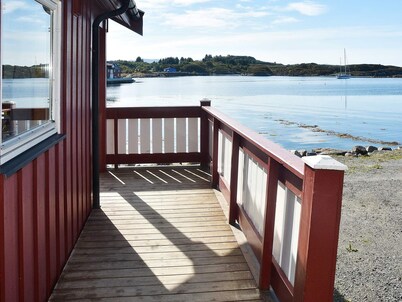 6 Person Holiday Home in Bud-by Traum
