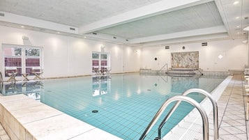 Apartment | Pool | Indoor pool, outdoor pool