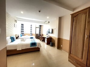 Chambre luxueuse double | Décor unique, ameublement unique, bureau