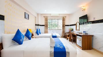 ファミリー ダブルルーム | 客室ごとに異なる装飾、客室ごとに異なるインテリア、デスク、ノートパソコン用作業スペース