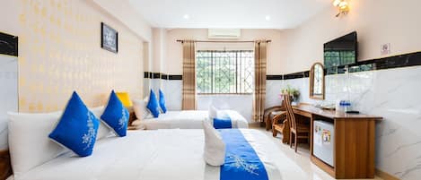 Family Double Room | Individually decorated, individually furnished, desk, laptop workspace