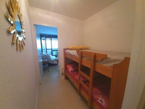 Room - Charming Studio in Capbreton: Close to Harbor and Beaches, sleeps 4 (Capbreton)