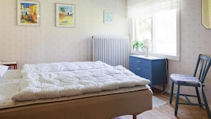 A bedroom with a bed, a desk, a chair, and a radiator. - 4 Star Holiday Home in Bralanda (Bralanda)