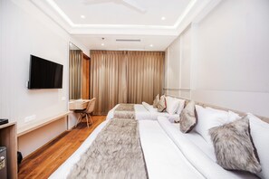 ห้องแฟมิลี่สำหรับสี่ท่าน, วิวสวนหย่อม | มินิบาร์, ผ้าม่านกันแสง, ห้องเก็บเสียง, เตารีด/โต๊ะรีดผ้า