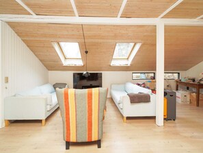 3 habitaciones y muebles diferentes