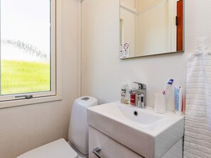 House | Bathroom - 4 Person Holiday Home in Faxe Ladeplads-by Traum (Faxe Ladeplads)