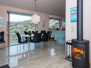 House | Dining - 4 Person Holiday Home in Henne (Henne)