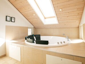 House | Bathroom - 12 Person Holiday Home in Lokken (Lokken)