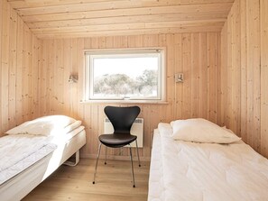 House | 5 bedrooms - 12 Person Holiday Home in Lokken (Lokken)