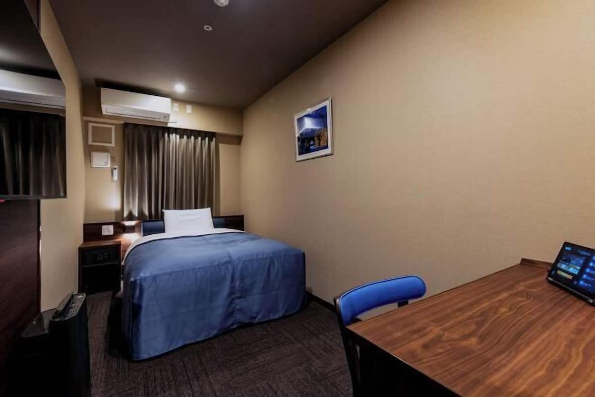 In-room safe, desk, free WiFi, bed sheets