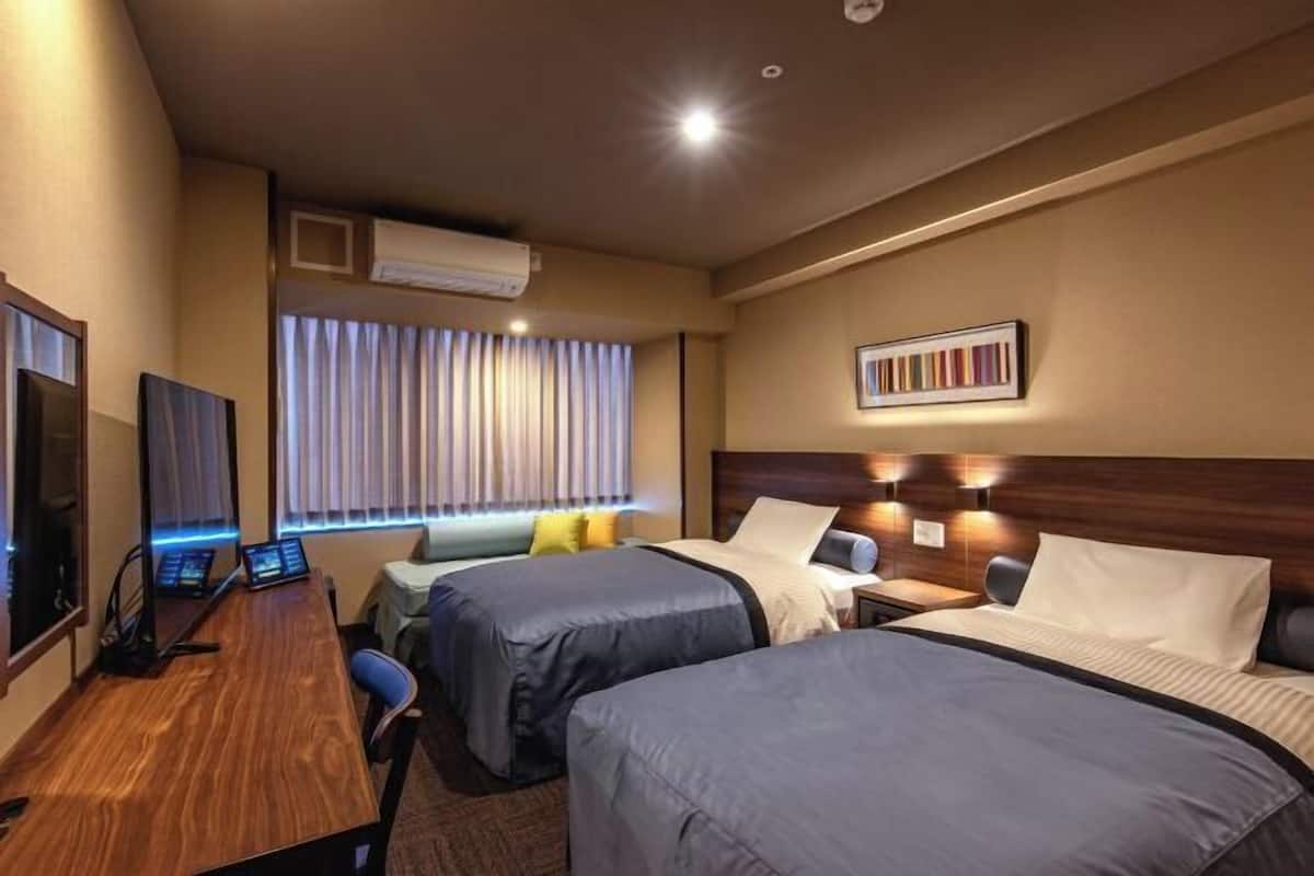 In-room safe, desk, free WiFi, bed sheets