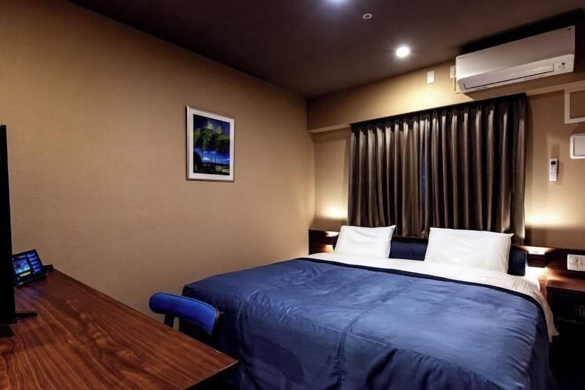 In-room safe, desk, free WiFi, bed sheets
