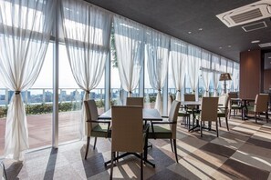 Daily buffet breakfast (JPY 3000 per person)