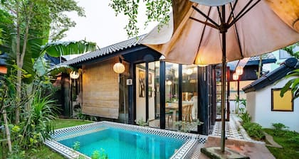 Wooden Rosie Villa 2