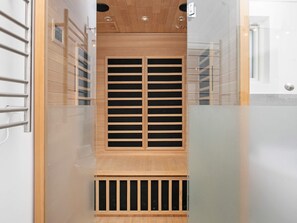 A narrow hallway with a wooden door and a vent at the bottom. - 5 Star Holiday Home in Lokken (Lokken)