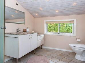 House | Bathroom - 5 Person Holiday Home in Hejls (Hejls)