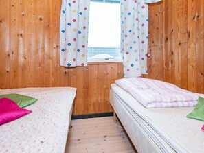 House | 2 bedrooms - 4 Person Holiday Home in Knebel (Knebel)