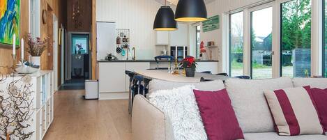 المنشأة من الداخل