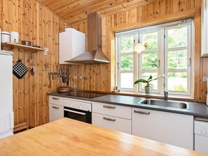 House | Private kitchen - 6 Person Holiday Home in Kolind (Kolind)