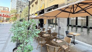 Khu ẩm thực ngoài trời