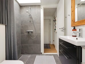 House | Bathroom - 6 Person Holiday Home in Karrebaeksminde (Karrebæksminde)