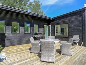 Outdoor dining - 6 Person Holiday Home in Tisvildeleje (Tisvildeleje)