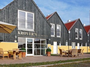 A building with a sign reading "KROYER'S GL. SKAGEN". - 6 Person Holiday Home in Skagen (Skagen)
