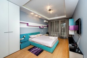 3 chambres, coffres-forts dans les chambres, fer et planche à repasser