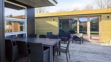 House | Pemandangan dari hartanah