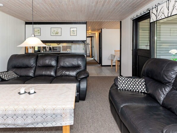 House | Living area - 6 Person Holiday Home in Hals (Hals)