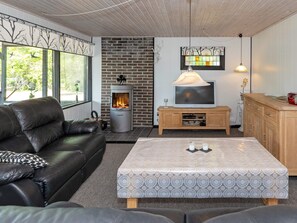 House | Living area - 6 Person Holiday Home in Hals (Hals)