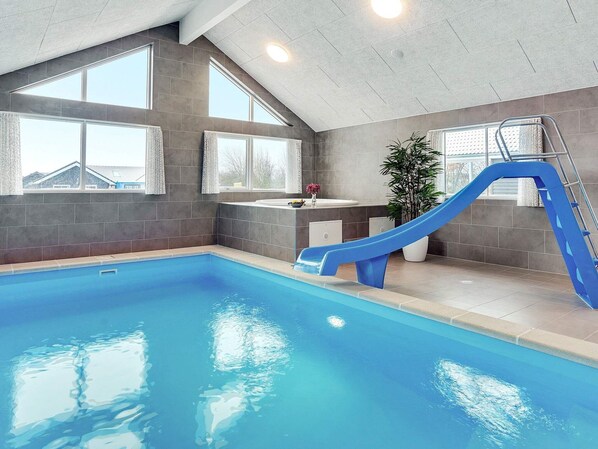 Casa | Piscina | Piscina interna, piscina externa