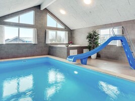 独立别墅 | 泳池 | 室内游泳池，室外游泳池