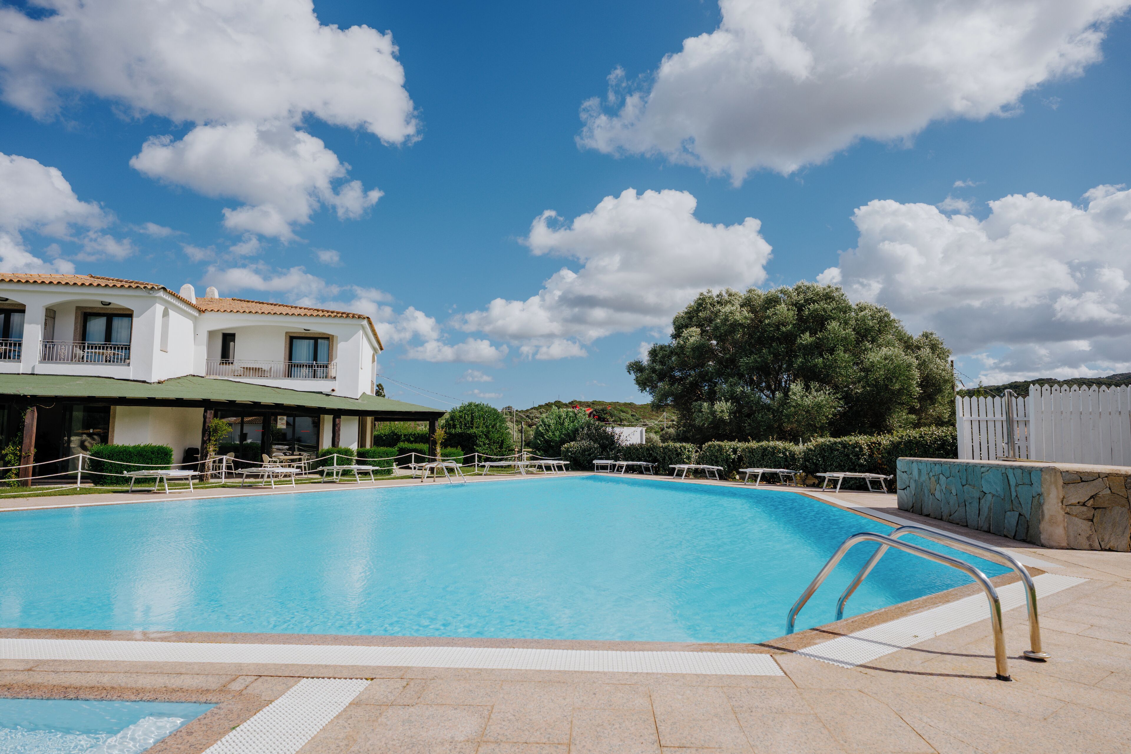 Sæsonbestemt udendørs pool