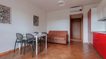 Apartamento familiar | Cocina privada | Trona infantil y mesa de comedor