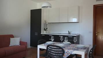 Appartamento panoramico | Area soggiorno | TV LCD 32 pollici con canali via cavo