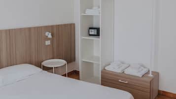 Premium bedding, in-room safe, travel cot, bed sheets