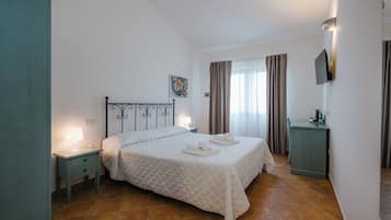 Basic Double Room | Premium bedding, in-room safe, travel crib, bed sheets