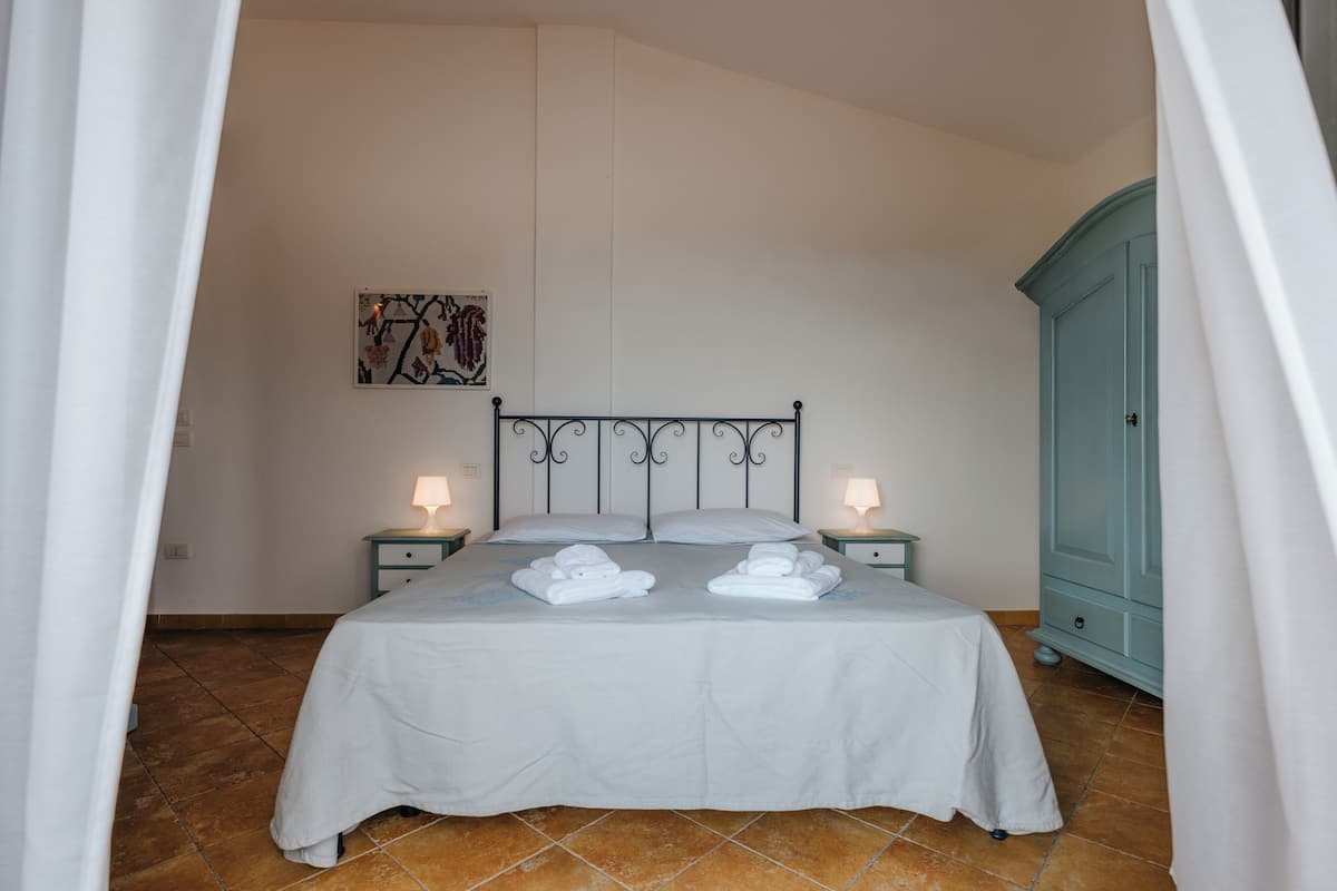 Standard-Doppelzimmer | Zimmersafe, Bettwäsche