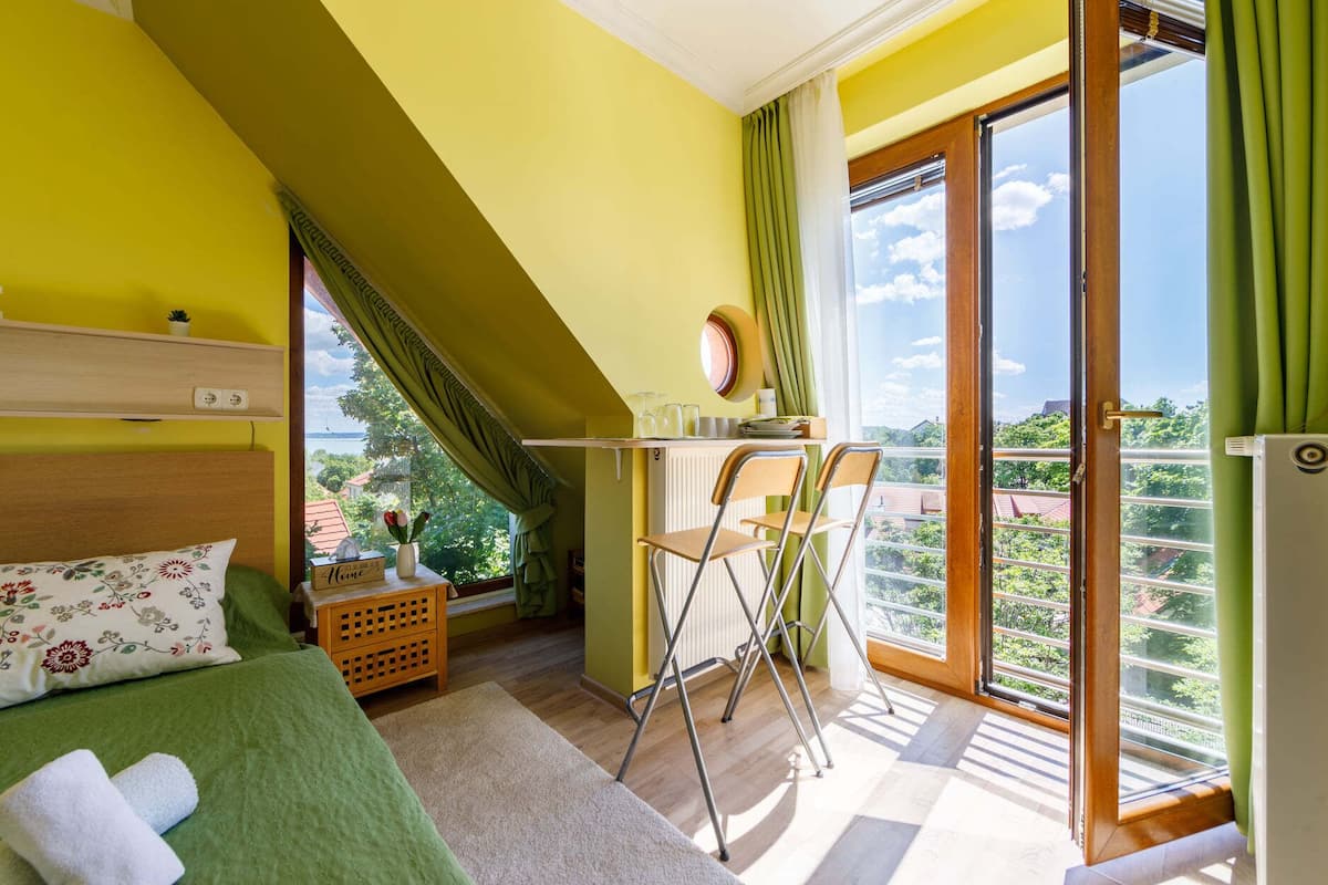 Panoramic Room | In-room safe, blackout curtains, iron/ironing board