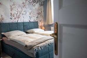 1 Schlafzimmer, Schreibtisch, Bügeleisen/Bügelbrett, Reisekinderbett