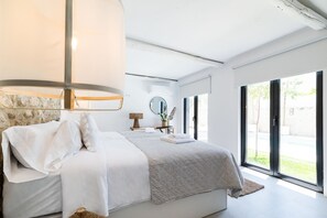 8 多间卧室、办公桌、旅行婴儿床、免费 WiFi