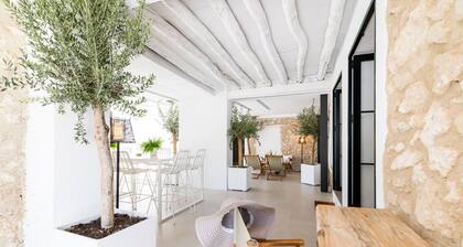 RURAL MANOR HOUSE: Garden and Pool, Granada 25 min