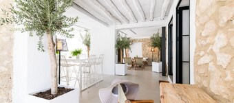 RURAL MANOR HOUSE: Garden and Pool, Granada 25 min