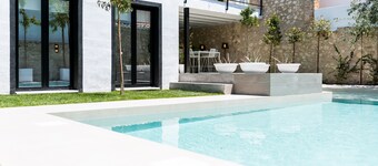 Rural Manor House: Garden and Pool, Granada 25 min